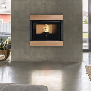 Inbouwpelletkachel met houten frame