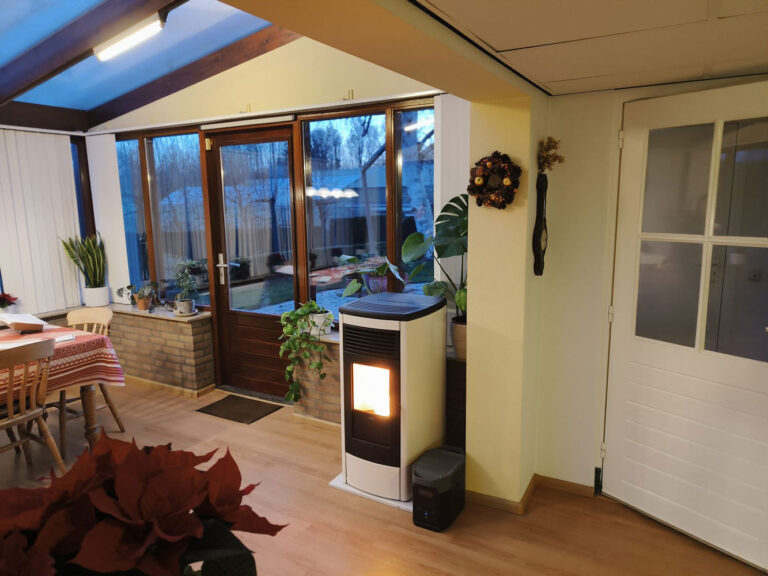 mooie witte pelletkachel